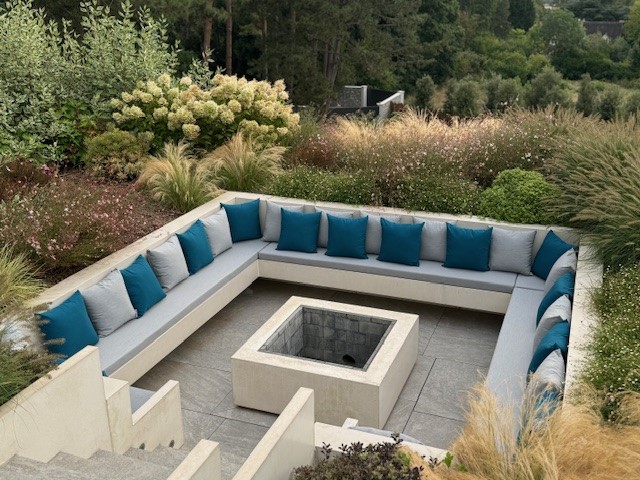 Salon brasero extérieur avec coussins tissu Aquasun